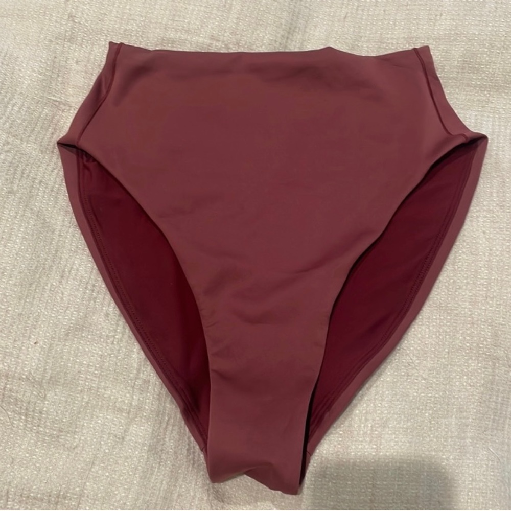 Left on Friday Hi Hi Bottom Medium